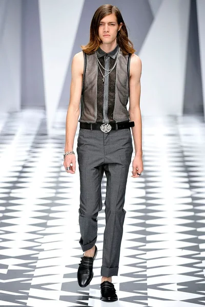 Look 15